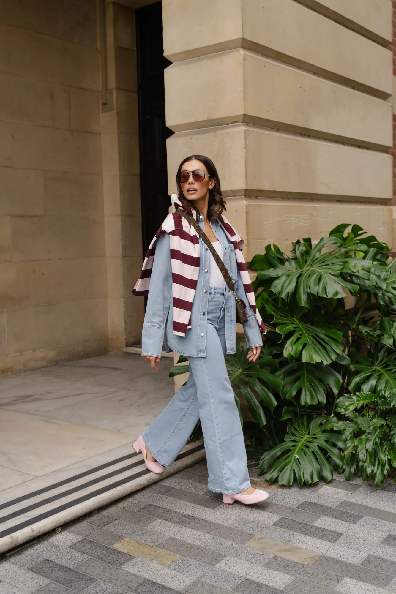 Penn Shoes autumn campaign: striped shirt, wide-leg jeans and pale pink flats on a sandstone step